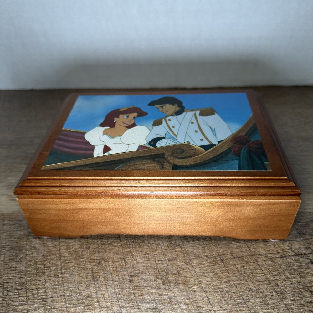 Disney Watch Collectors Club Series V Little Mermaid By Fossil W/music Box #4268 - Picture 9 of 13